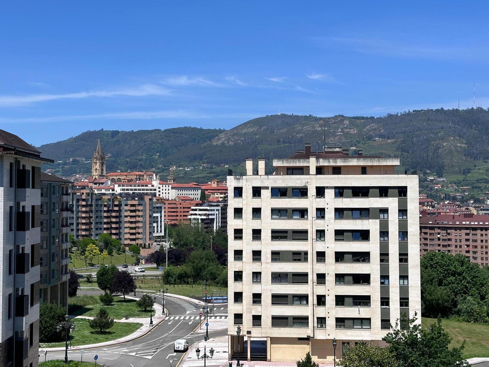 Acogedor Apartamento Con Vistas A La Catedral Y Parking Oviedo Eksteriør billede